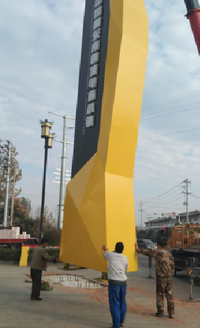 开封标识标牌的安装方法。